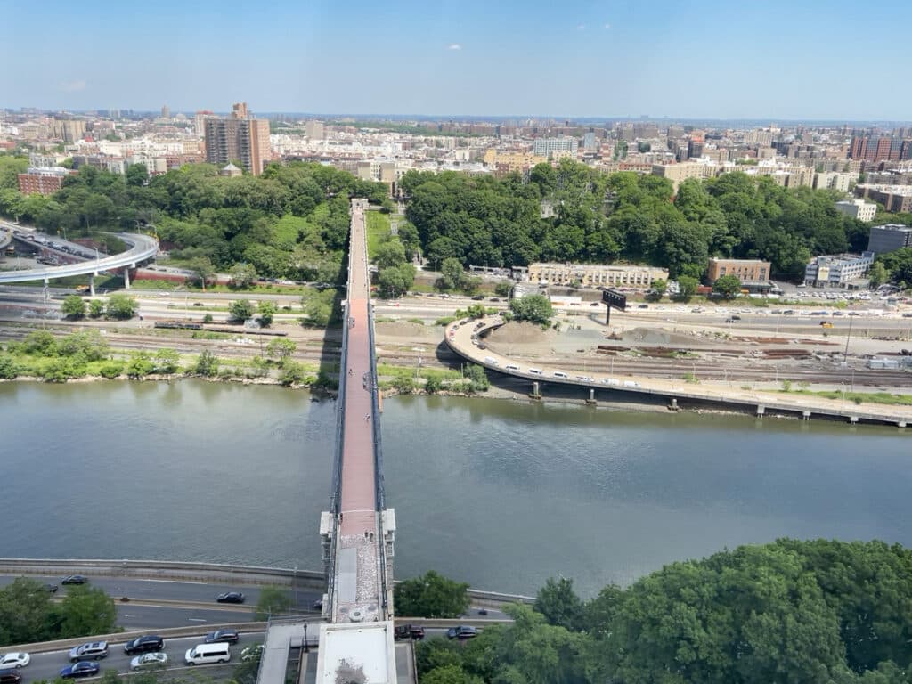A pedestrian bridge that crosses the Harlem River, from Upper Manhattan to The Bronx.