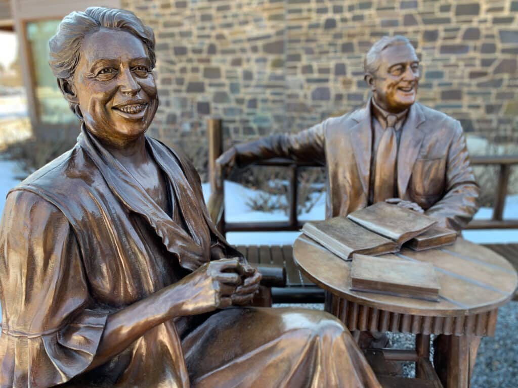 Life sized bronze statue of Franklin and Eleanor Roosevelt.