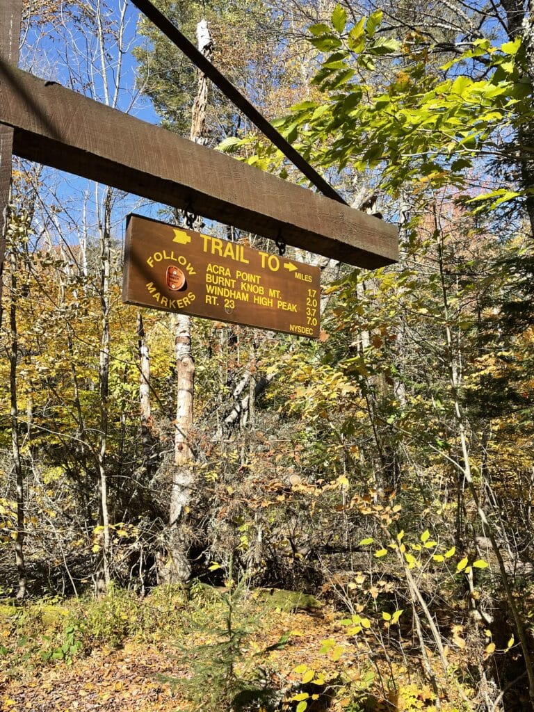 Trailhead marker hiking trails in the Catskills in New York.