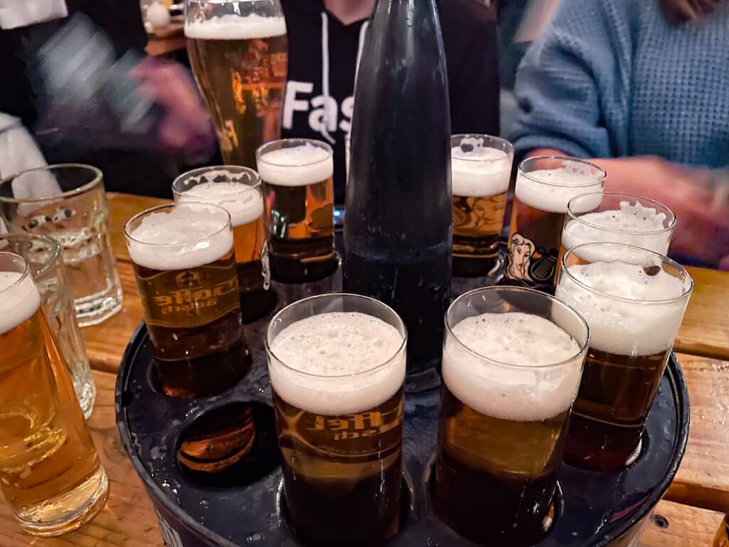 A serving of 12 glasses of beer, served on a round tray 